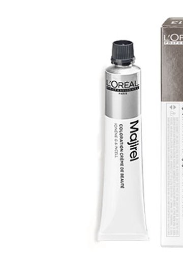 Tube farby do włosów L’Oréal Majirel z pudełkiem, stojące na białym tle.